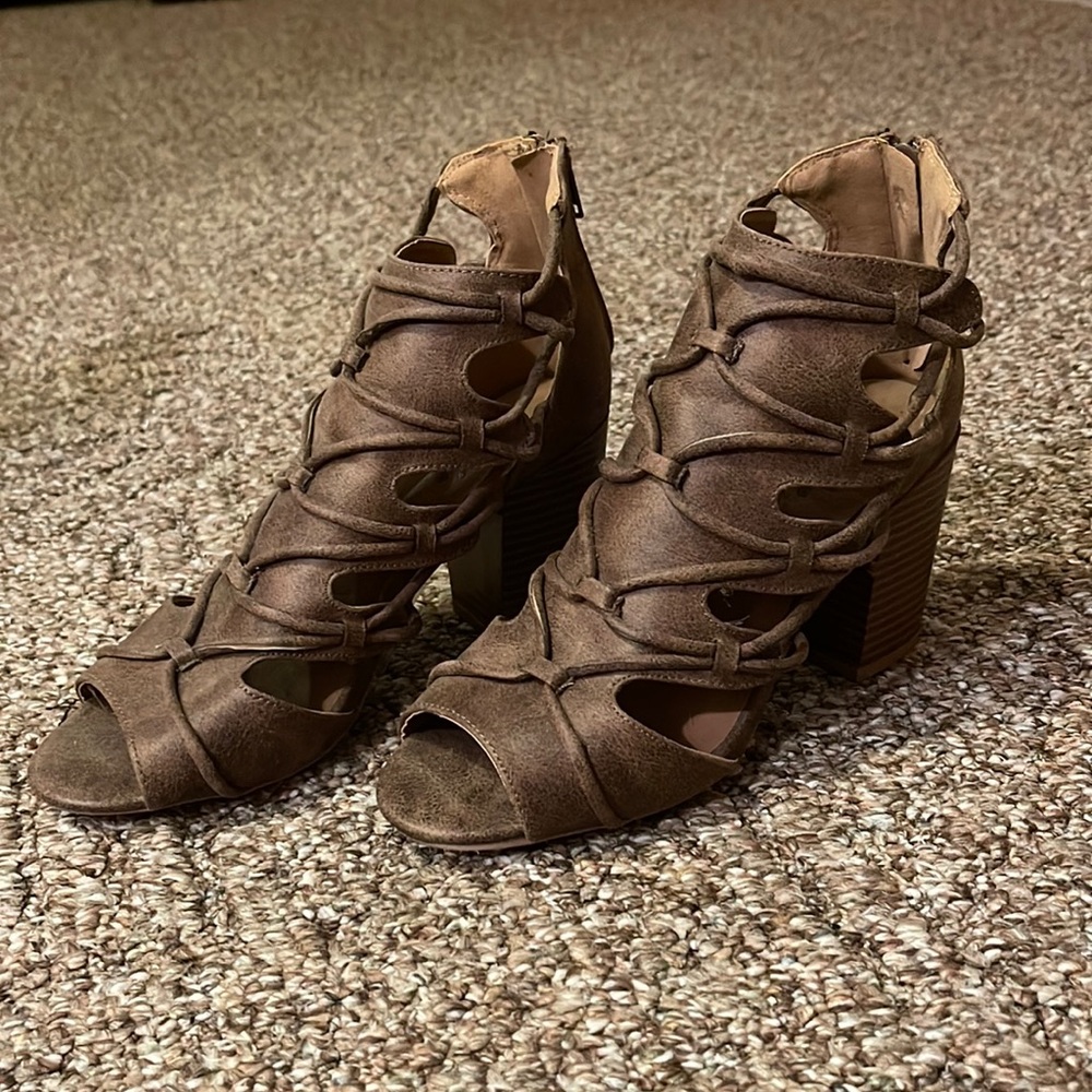 Qupid Size 6 Block Heels EUC